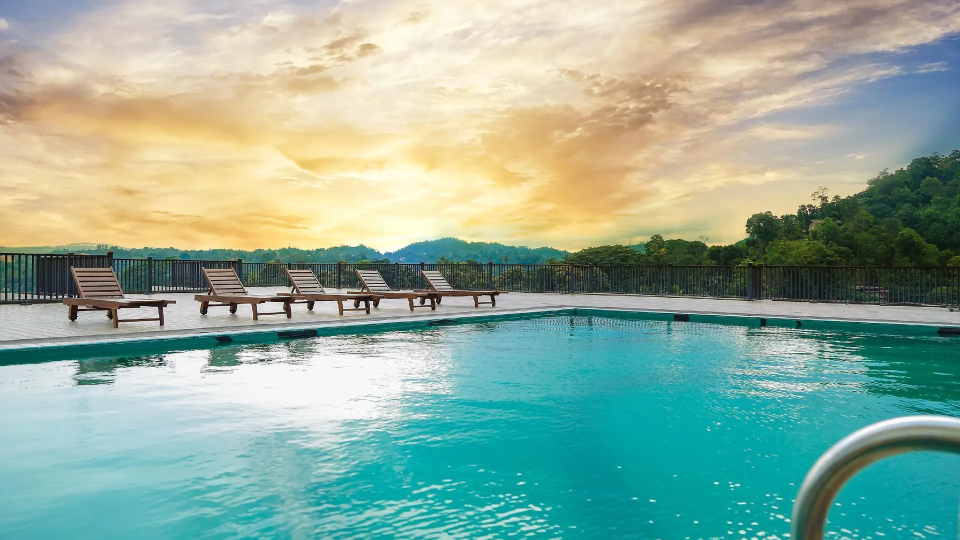 Hotel Oak Ray Regency Kandy 5*,
