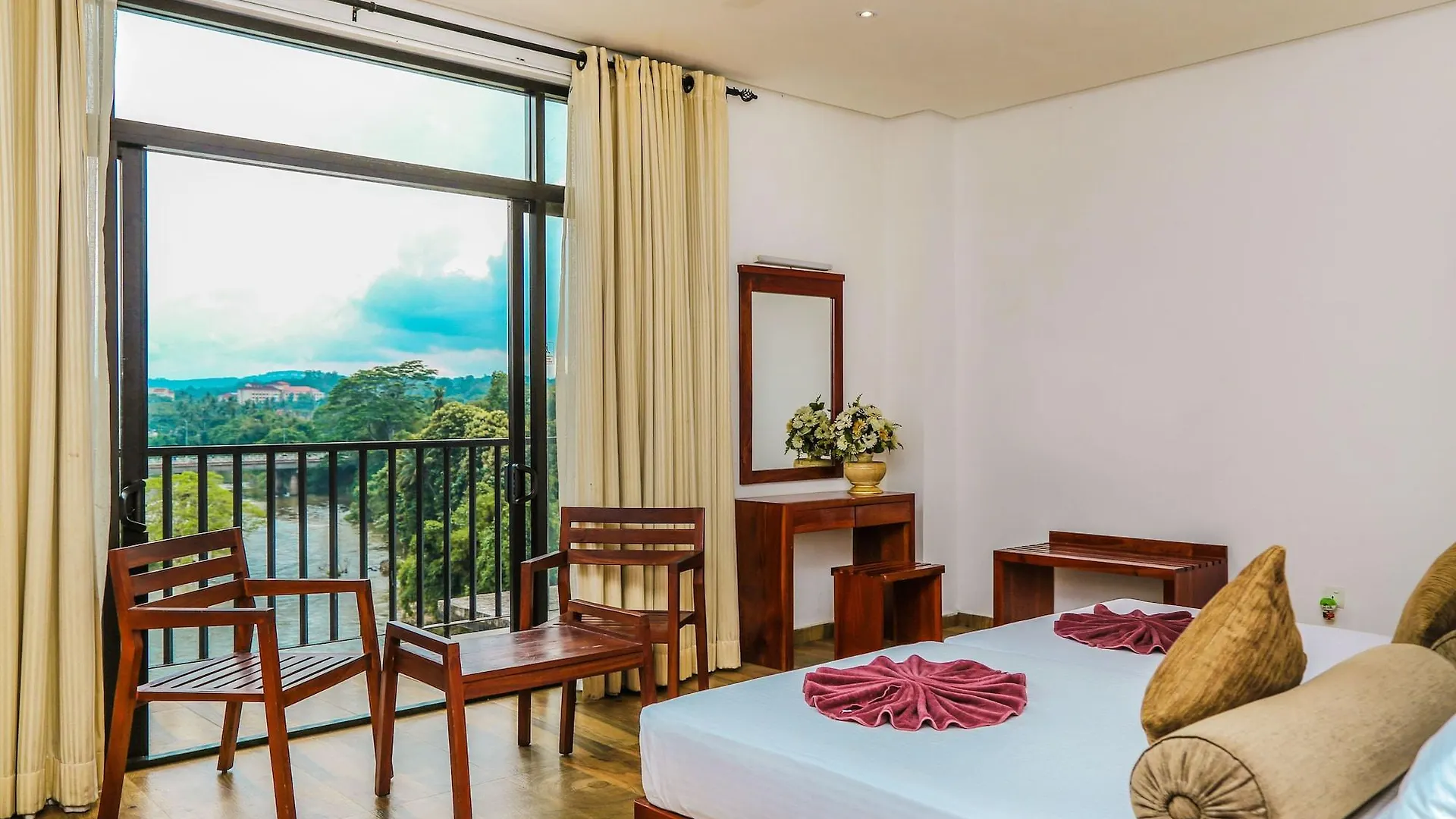 Hotel Oak Ray Regency Kandy