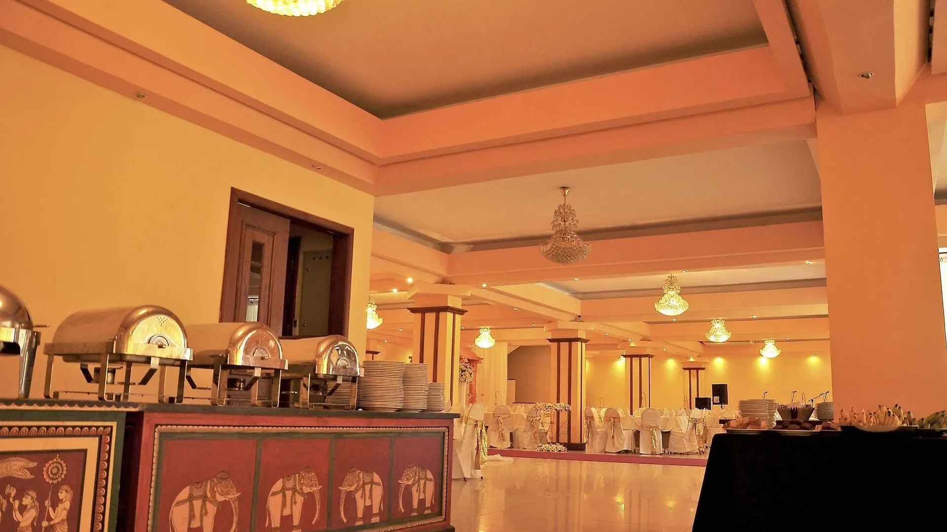 Hotel Oak Ray Regency Kandy 5*,